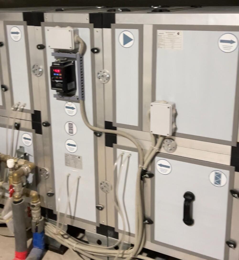 Supply and exhaust air-handling unit with variable-speed drive